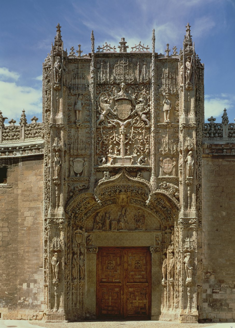 Fachada de Entrada (Museu Nacional de Escultura Religiosa) construída em 1488-96 de Gil de Siloe