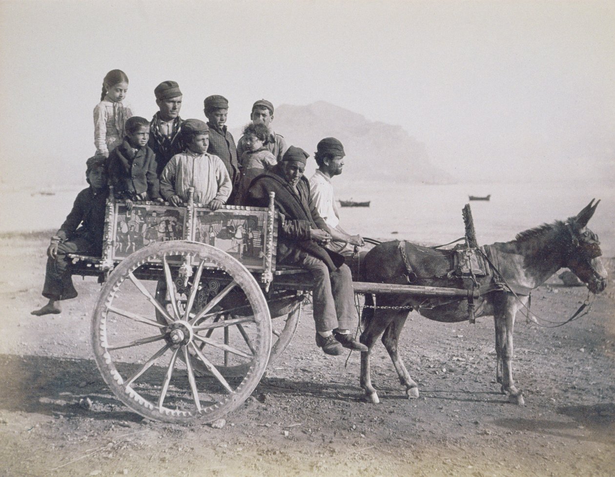 Vagão lotado, puxado por uma mula, Palermo, Sicília, c.1880 (albúm) de Giorgio Sommer