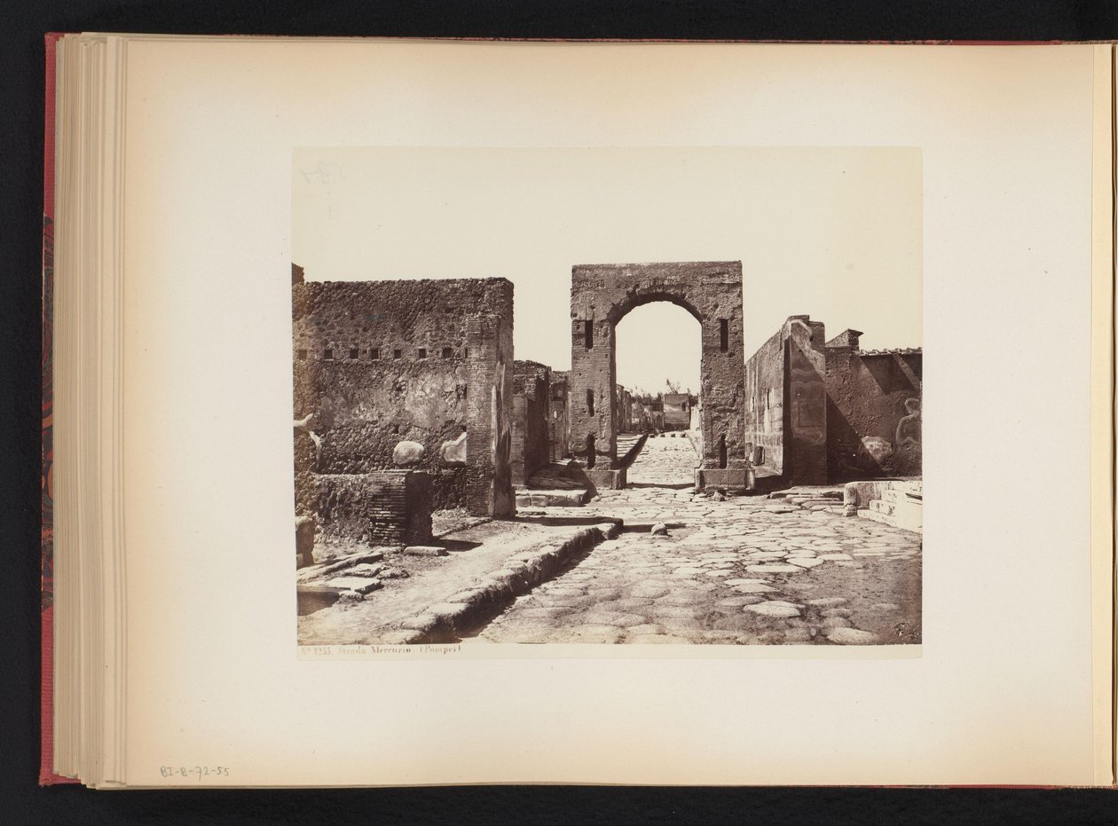 Vista da Strada Mercurio em Pompéia, Itália
Strada Mercurio. (Pompei) (título sobre o objecto) de Giorgio Sommer (attributed to)