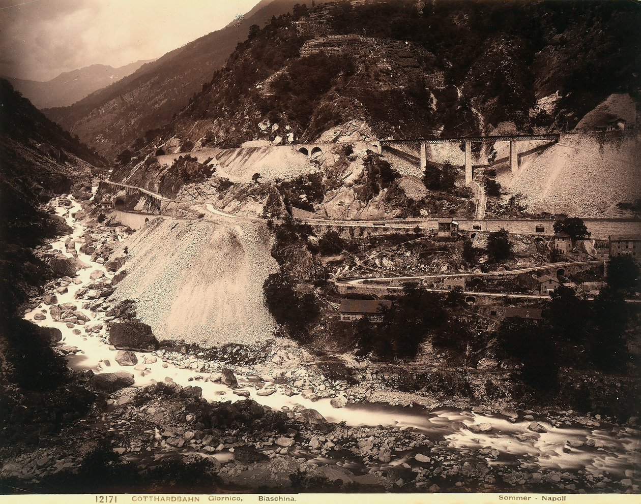 Um trecho da ferrovia San Gottardo entre Giornico e Biasca de Giorgio Sommer