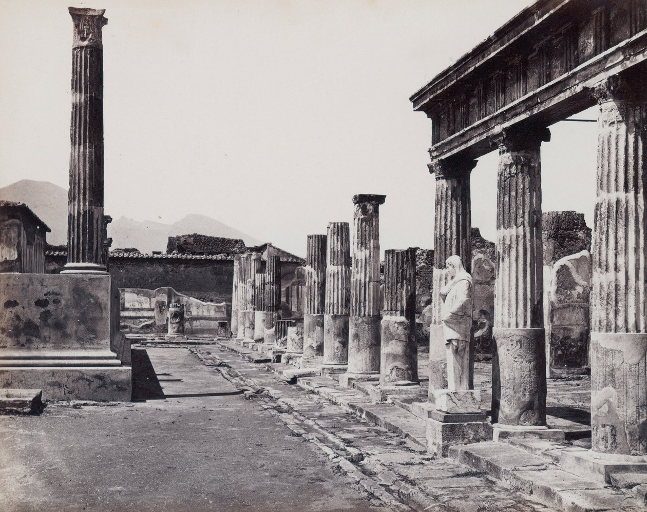 Colunata oriental do Templo de Vénus Pompeia em Pompeia de Giorgio Sommer