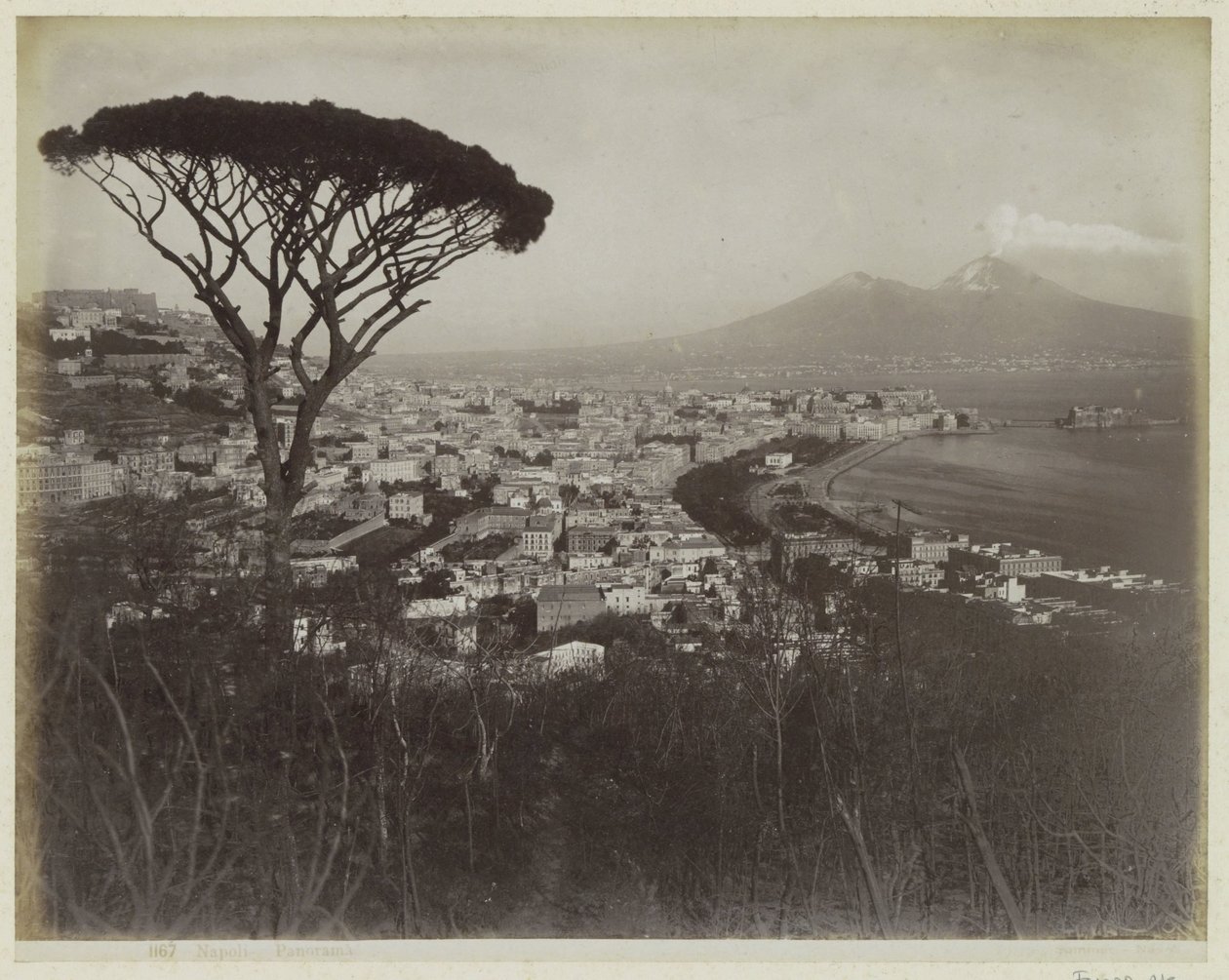 Vista da cidade de Nápoles, da baía e do Vesúvio de Giorgio Sommer