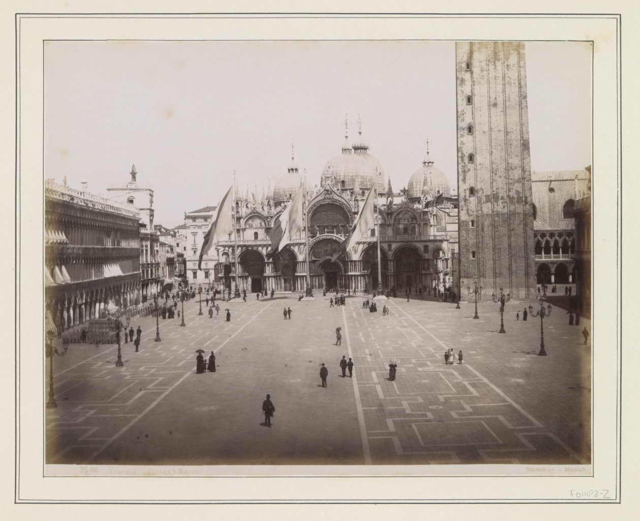Vista da Praça de São Marcos, da Basílica de São Marcos e da base do campanário de Giorgio Sommer