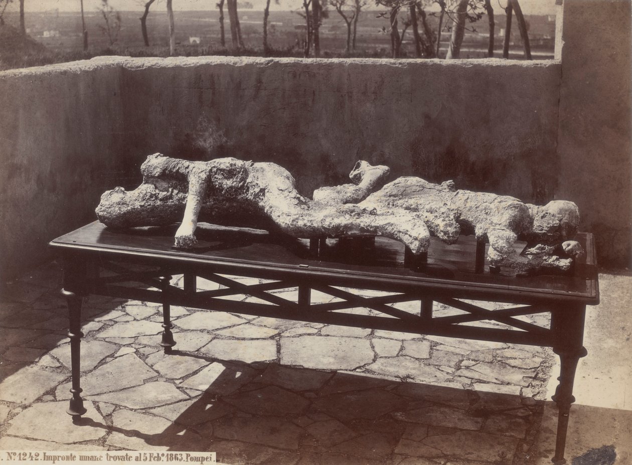 Pegadas humanas, Pompeia [Human Casts, Pompeia] de Giorgio Sommer