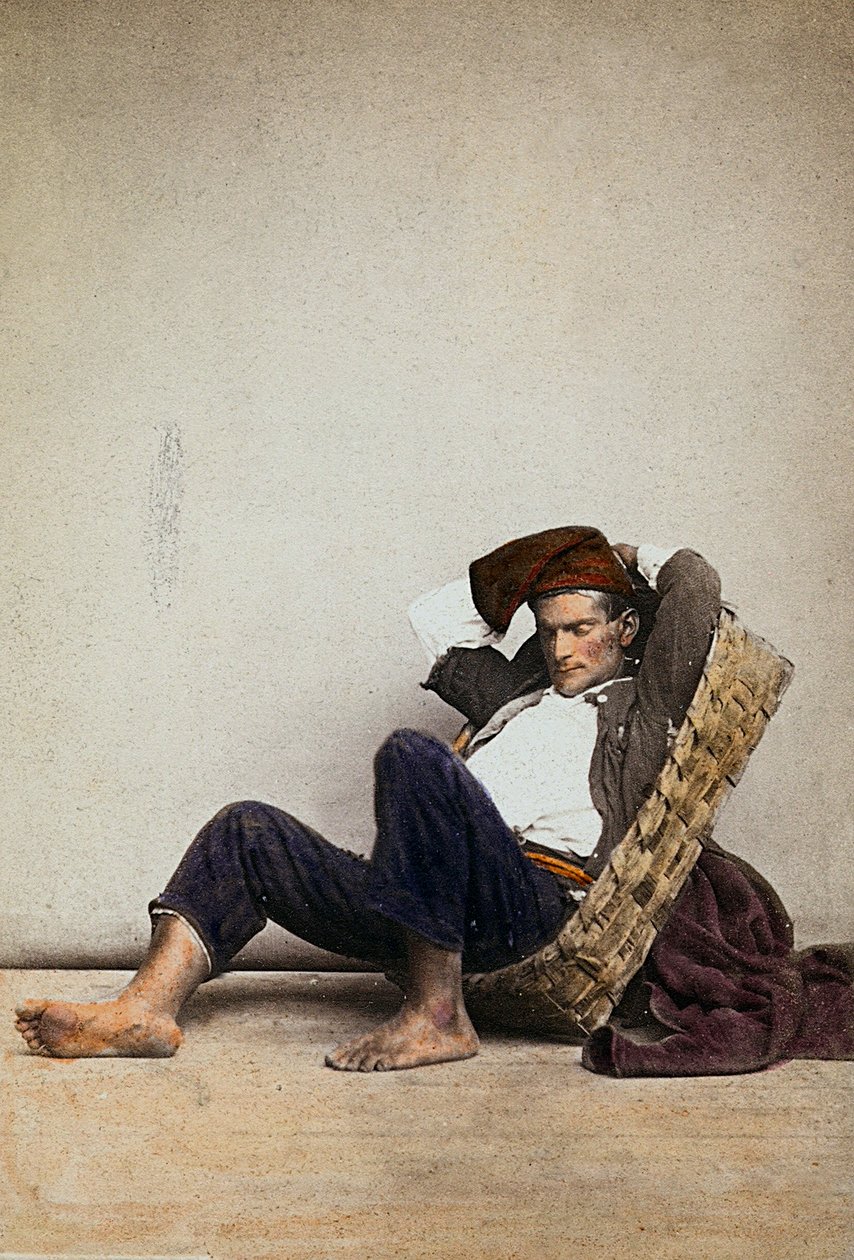 "Lazzarone" (mendigo napolitano sem-abrigo). Nápoles de Giorgio Sommer
