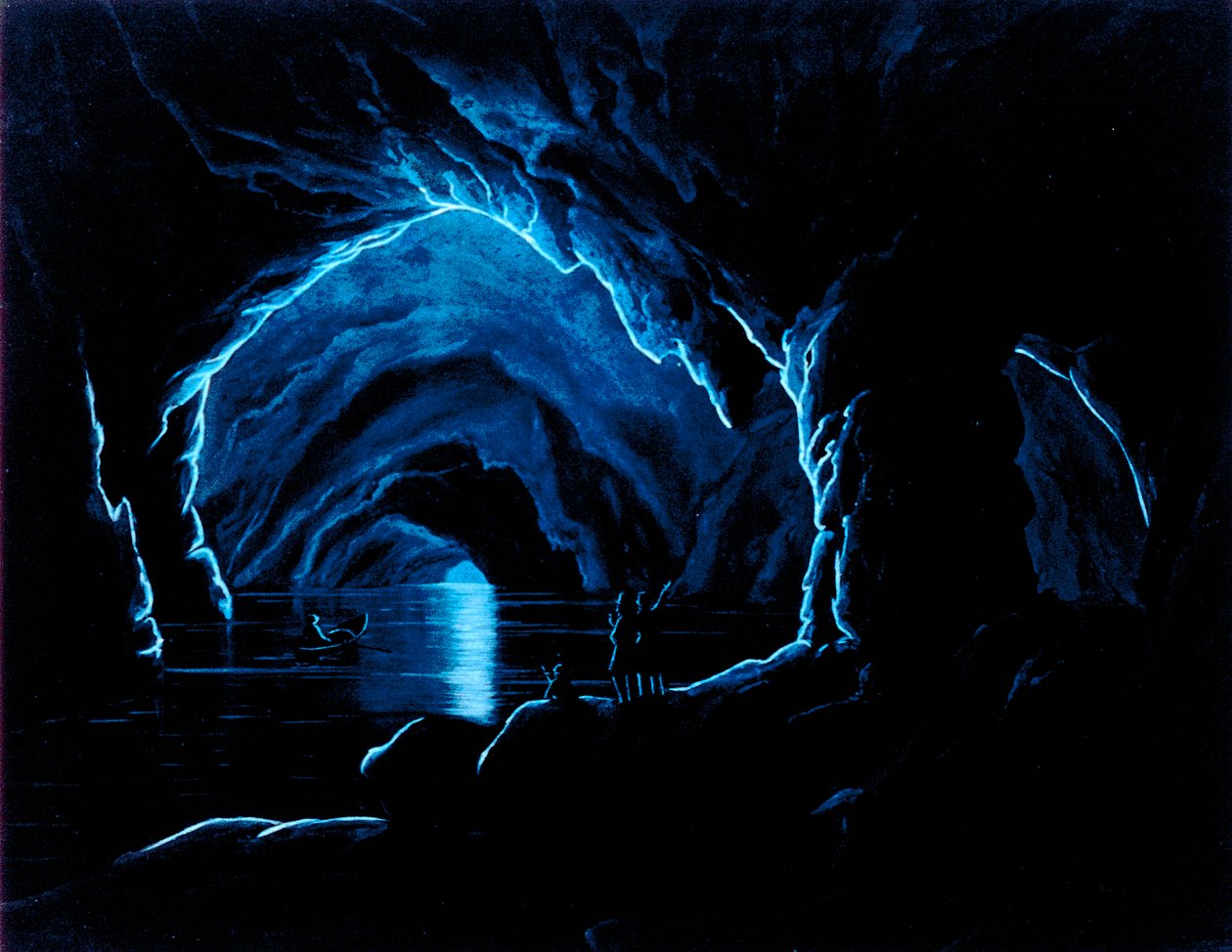 Reprodução de uma gravura da Gruta Azul na Ilha de Capri. Dentro da gruta, três homens, na beira de uma saliência, cumprimentam um quarto homem, saindo da gruta com seu barco. Ele é pr de Giorgio Sommer