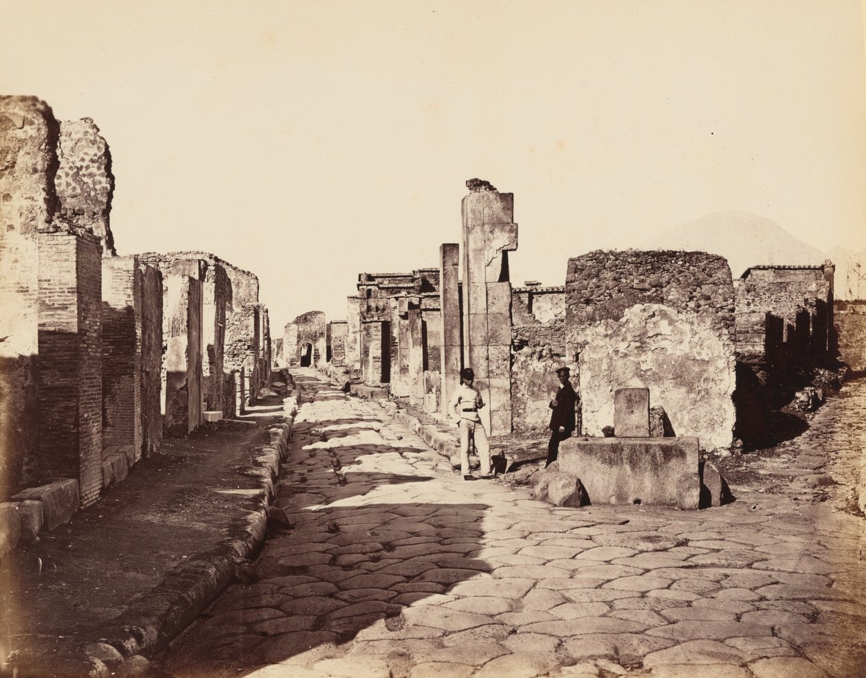 Strada di Sallustio, Pompei (Rua de Sallustio, Pompeia),c. 1870 (foto) de Giorgio Sommer
