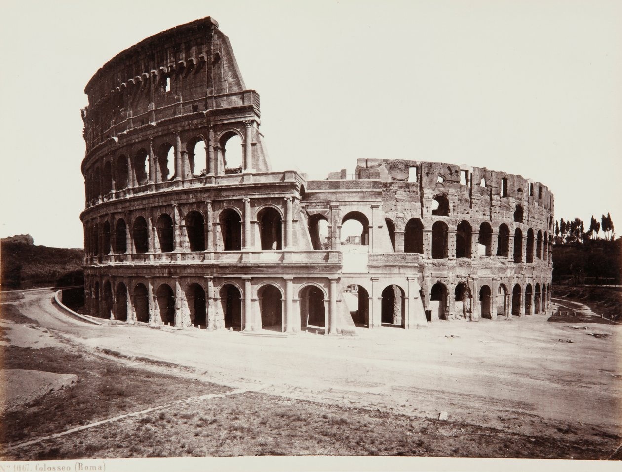 O Coliseu ou Anfiteatro Flaviano, Roma de Giorgio Sommer