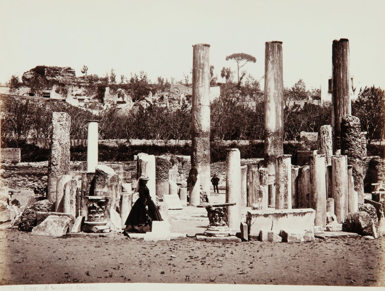 O Templo de Serapis em Pozzuoli, Nápoles de Giorgio Sommer