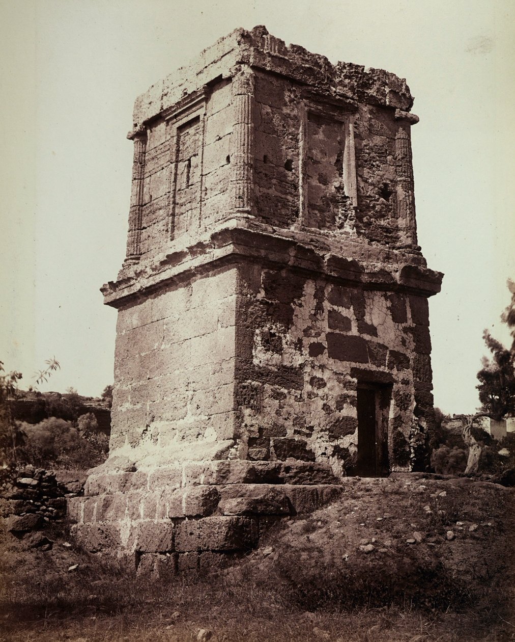 O Túmulo de Theron, Vale dos Templos, Agrigento de Giorgio Sommer