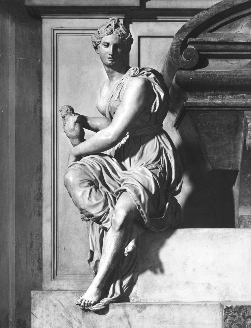 Monumento a Miguel Ângelo Buonarroti (1475-1564), personificação detalhada da Escultura (mármore) de Giorgio Vasari