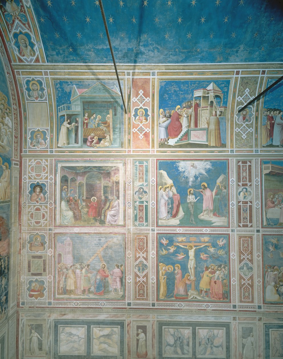 Vista dos afrescos na parede esquerda, c.1303-05 (pós-restauração) de Giotto di Bondone