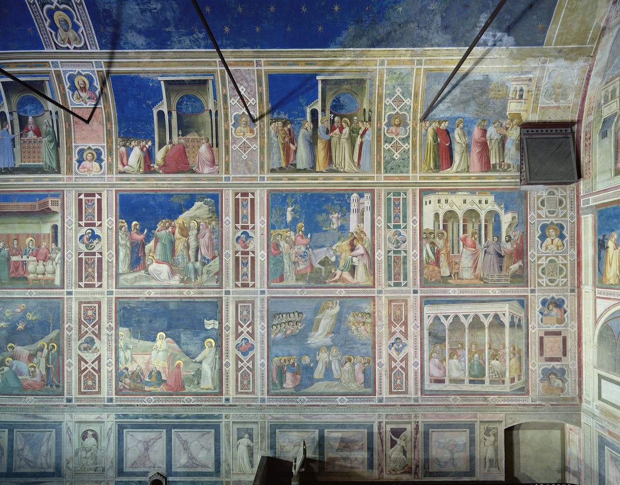 Vista da parede norte representando cenas da Vida da Virgem e da Vida de Cristo, c.1305 de Giotto di Bondone