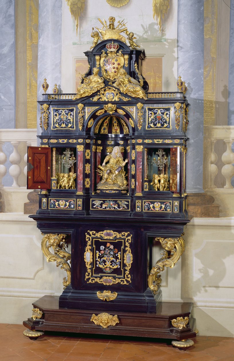 Gabinete do Electress palatino, c.1704 (ébano, bronze dourado, madrepérola e pietre dure) de Giovanni Battista Foggini