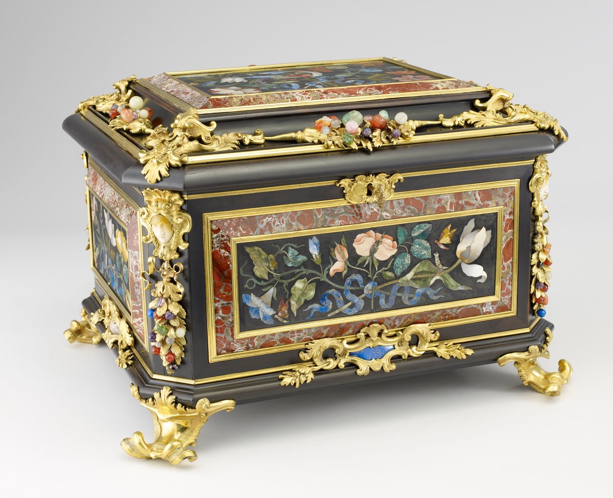 Jewellery Box, c.1730 (carvalho, ébano, pietra dura, bronze e pedras semipreciosas) de Giovanni Battista Foggini