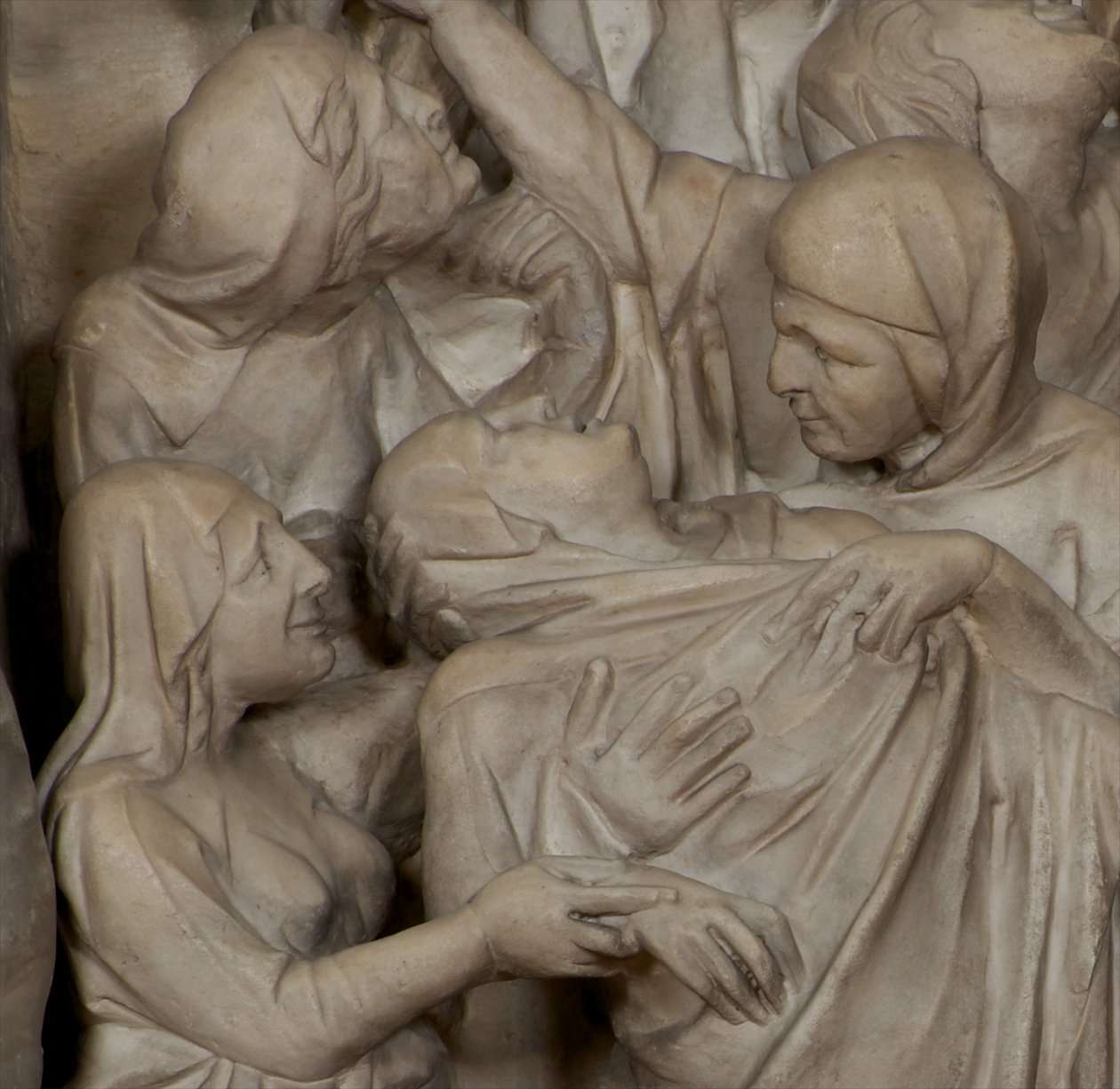 Detalhe da Crucificação, no púlpito da Igreja de SantAndrea. mármore c.1298-1301 de Giovanni Pisano