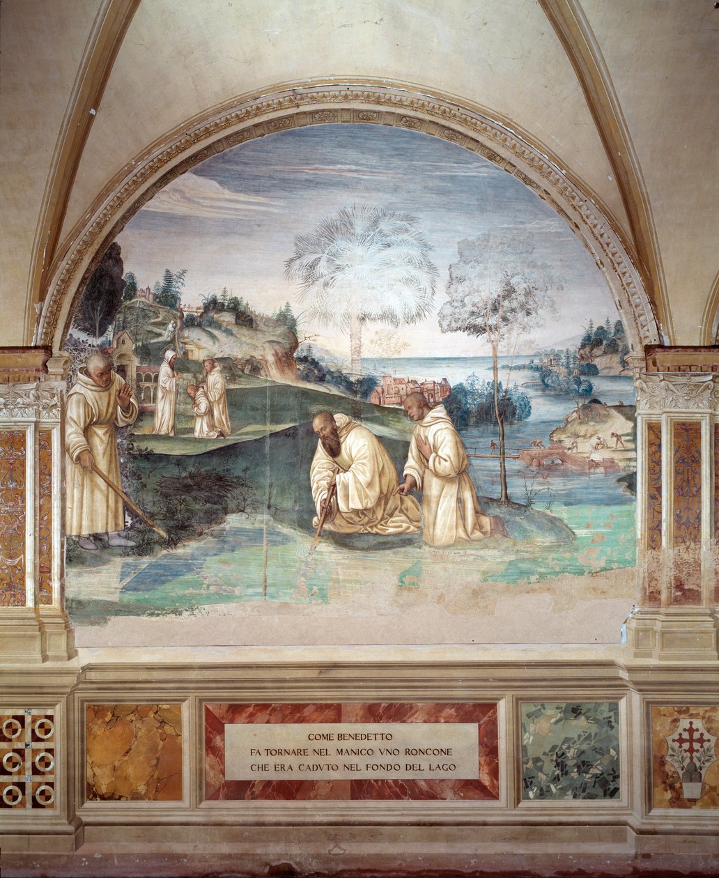 Bento recebe uma foice caída no afresco do lago do cloitro feito por Giovan Antonio Bazzi di Sodoma (1477-1549) relatando a vida de São Bento de Nursie (480 - 567) fundador da Ordem de Bento 1505-1508 Abadia de Monte Oliveto Maggiore, Fl de Giovanni Antonio Bazzi Sodoma