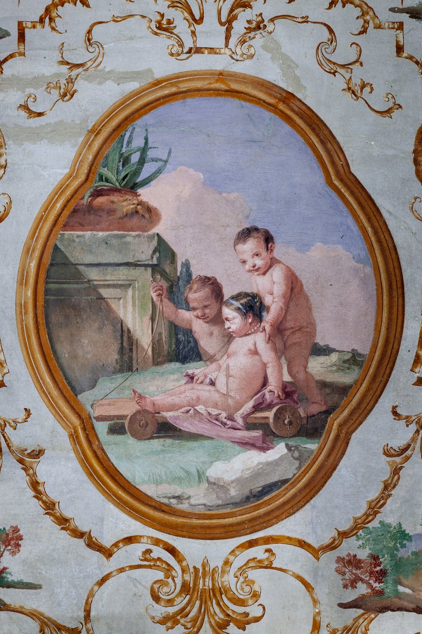 Alojamentos para hóspedes, a Sala dos Putti, medalhão com putti: "Três putti e uma carroça" de Giovanni Battista Tiepolo