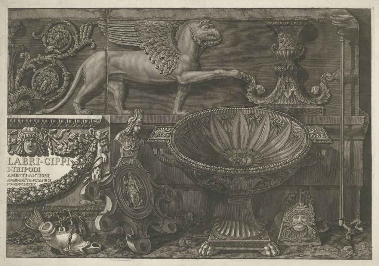 Impressão do título com esculturas, relevos esculpidos e um sarcófago titulado (parte direita) Vasos, castiçais, lápides, sarcófagos, tripés, luminárias e ornamentos desenhados e gravados por Giovanni Battista Piranesi (título da série) Vasi, candelabros,  de Giovanni Battista Piranesi