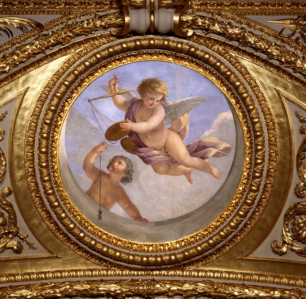 Amor à Justiça. Pintura de Giovanni Romanelli (1601-1662) decorando o teto do Antonine Hall, quarto dos apartamentos de verão da Rainha Ana da Áustria (1601-1666). Por volta de 1655-1658. Paris, Museu do Louvre. de Giovanni Francesco Romanelli