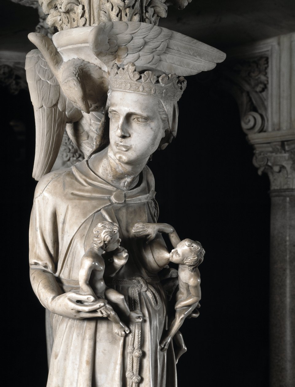 Detalhe dos grupos esculpidos de apoio à Cadeira realizados por Giovanni Pisano (1248-1314): a Igreja alimentando os seus filhos (Detalhe das esculturas de apoio ao púlpito de mármore, a Igreja alimenta os seus filhos) 1302-1311 Cathedrale de Pisa (Duomo d de Giovanni Pisano
