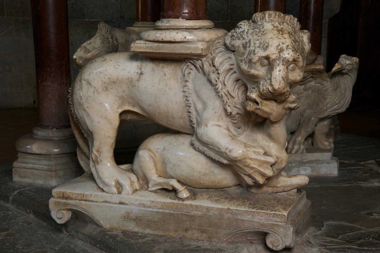 Leão, no púlpito da Igreja de Sant&39;Andrea, c.1298-1301 (mármore) de Giovanni Pisano