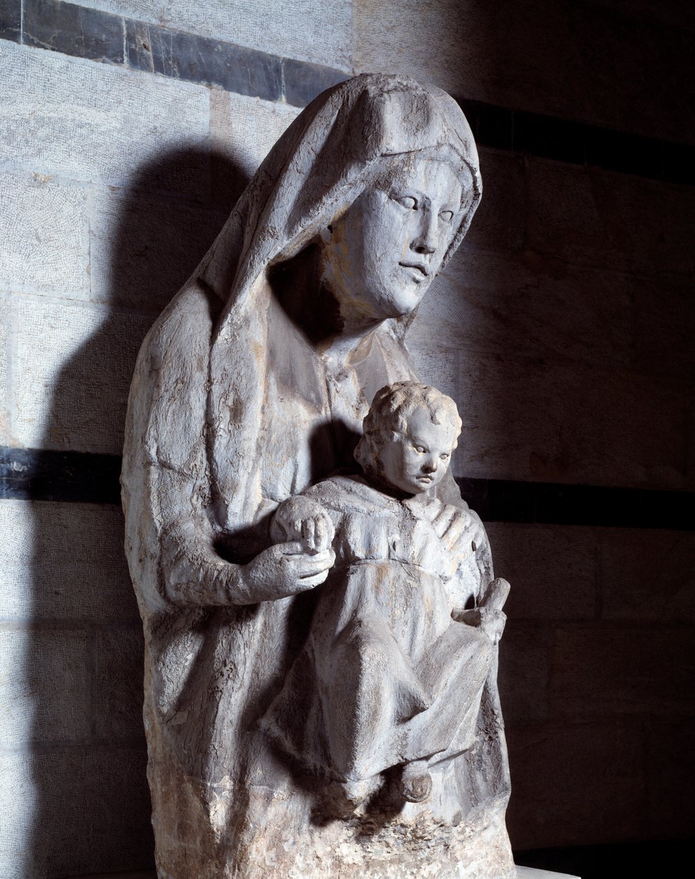 Virgem com criança ( Escultura em mármore de Giovanni Pisano
