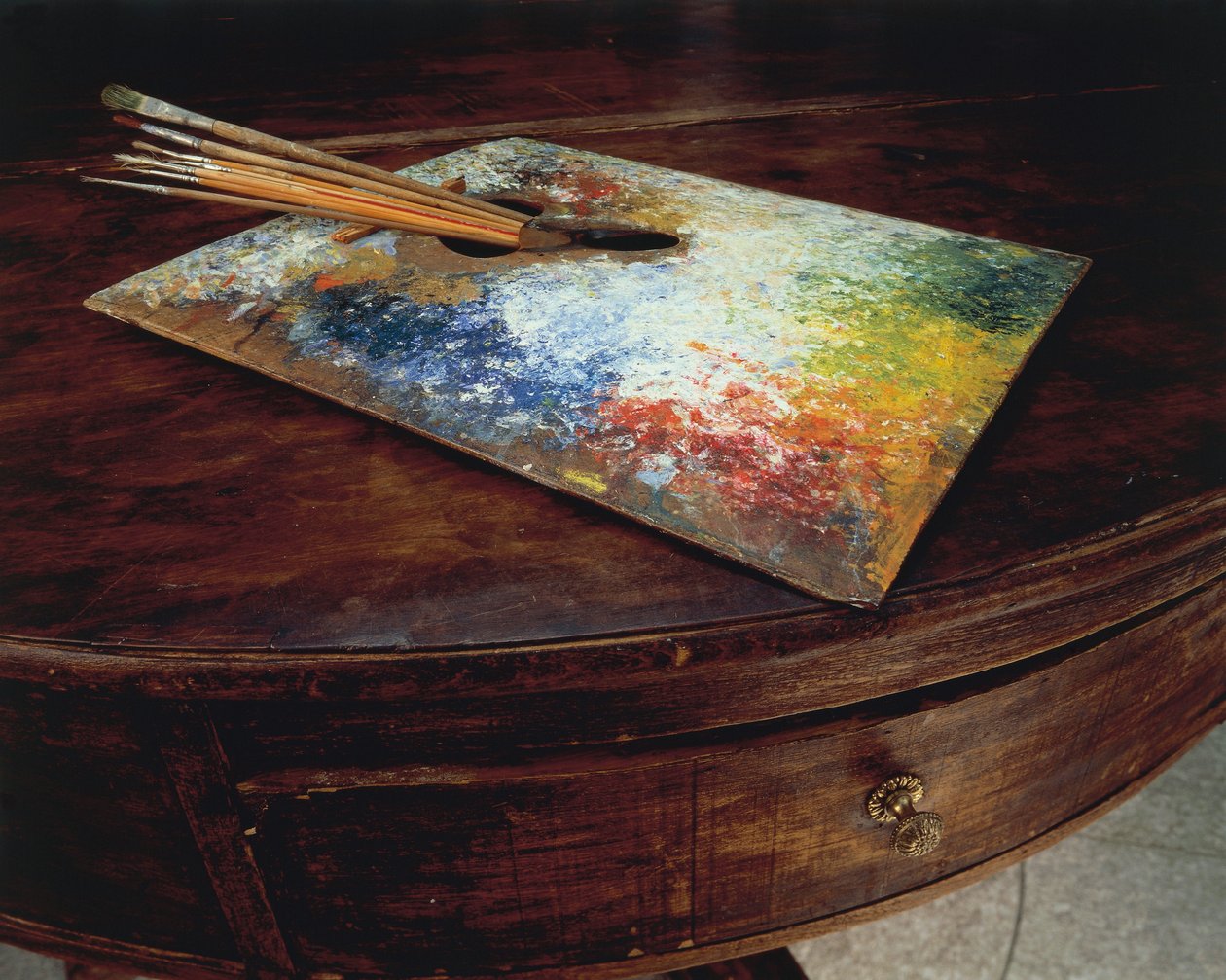 A paleta do pintor utilizada na sua oficina no Passo Maloja, Suíça, por Giovanni Segantini (1858-1899). de Giovanni Segantini