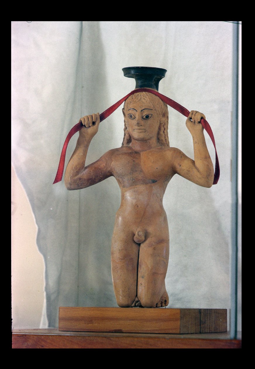 Aryballos, um vaso em forma de menino ajoelhado, c.530 aC (cerâmica) de Greek