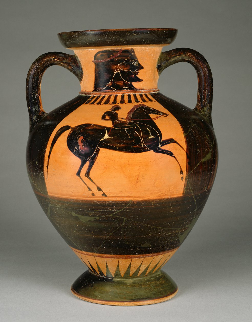 Ânfora ateniense ática de figuras negras com cavaleiro nu, c.570-60 (terracota) de Greek
