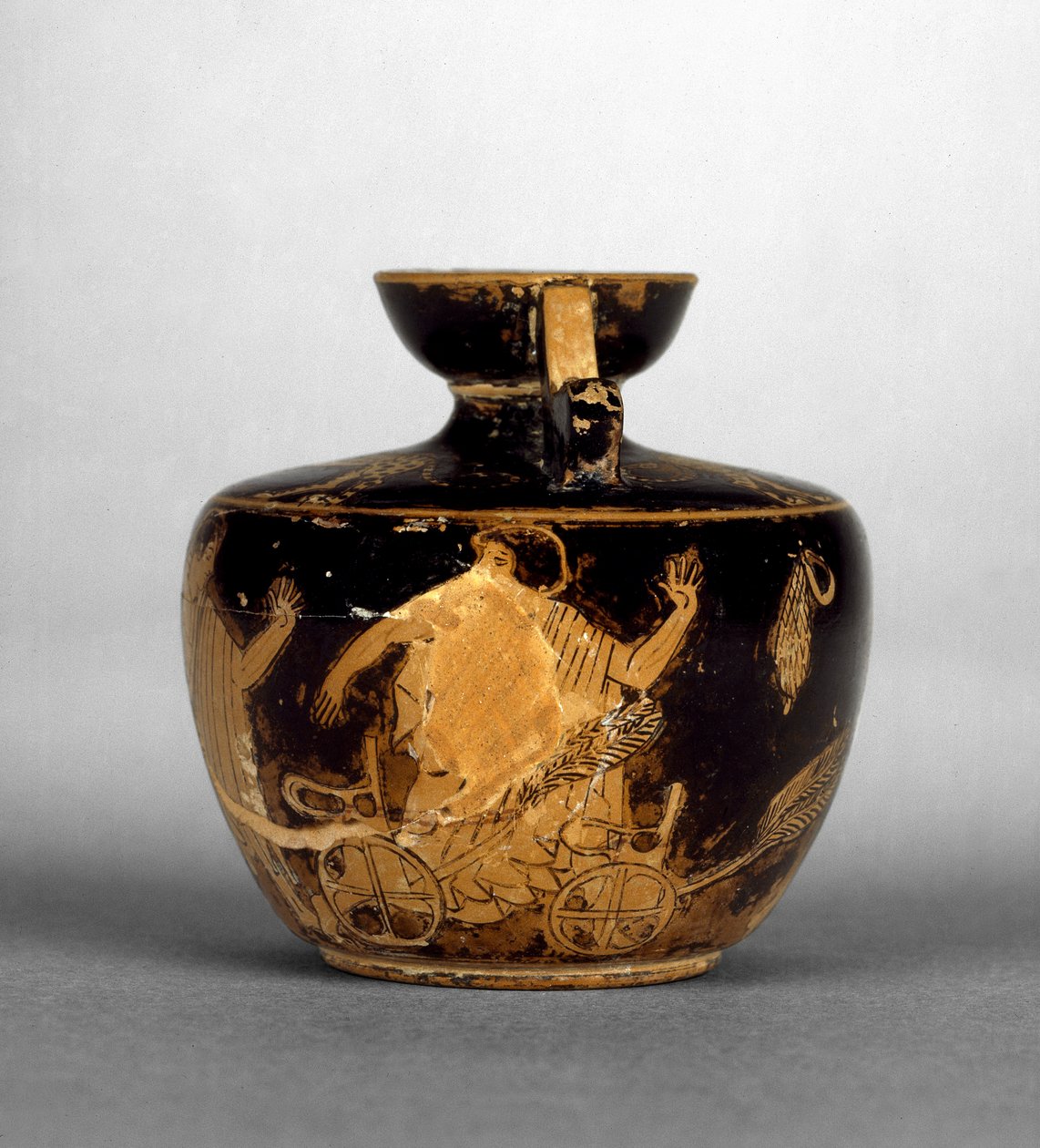 Aryballos áticos de figuras vermelhas decorados com meninos brincando com uma carruagem, c.490 aC (cerâmica) de Greek