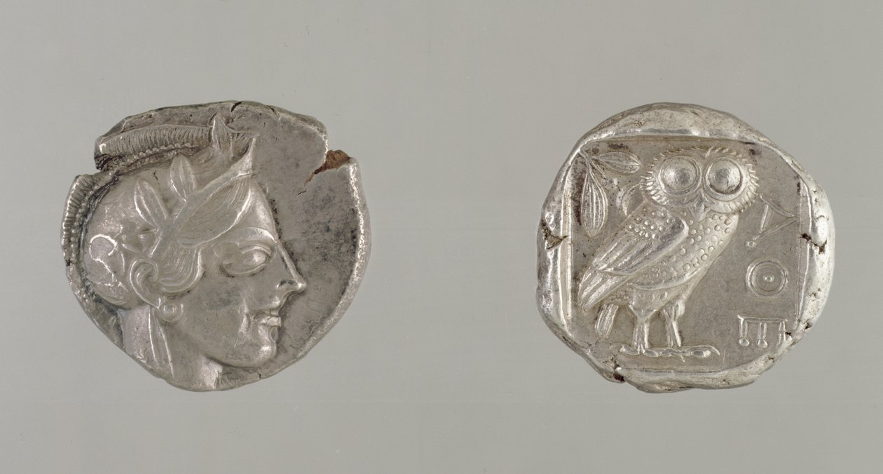 Ambos os lados de um dracma, com a cabeça de Atena e uma coruja, de Atenas, c.450-440 aC (prata) de Greek