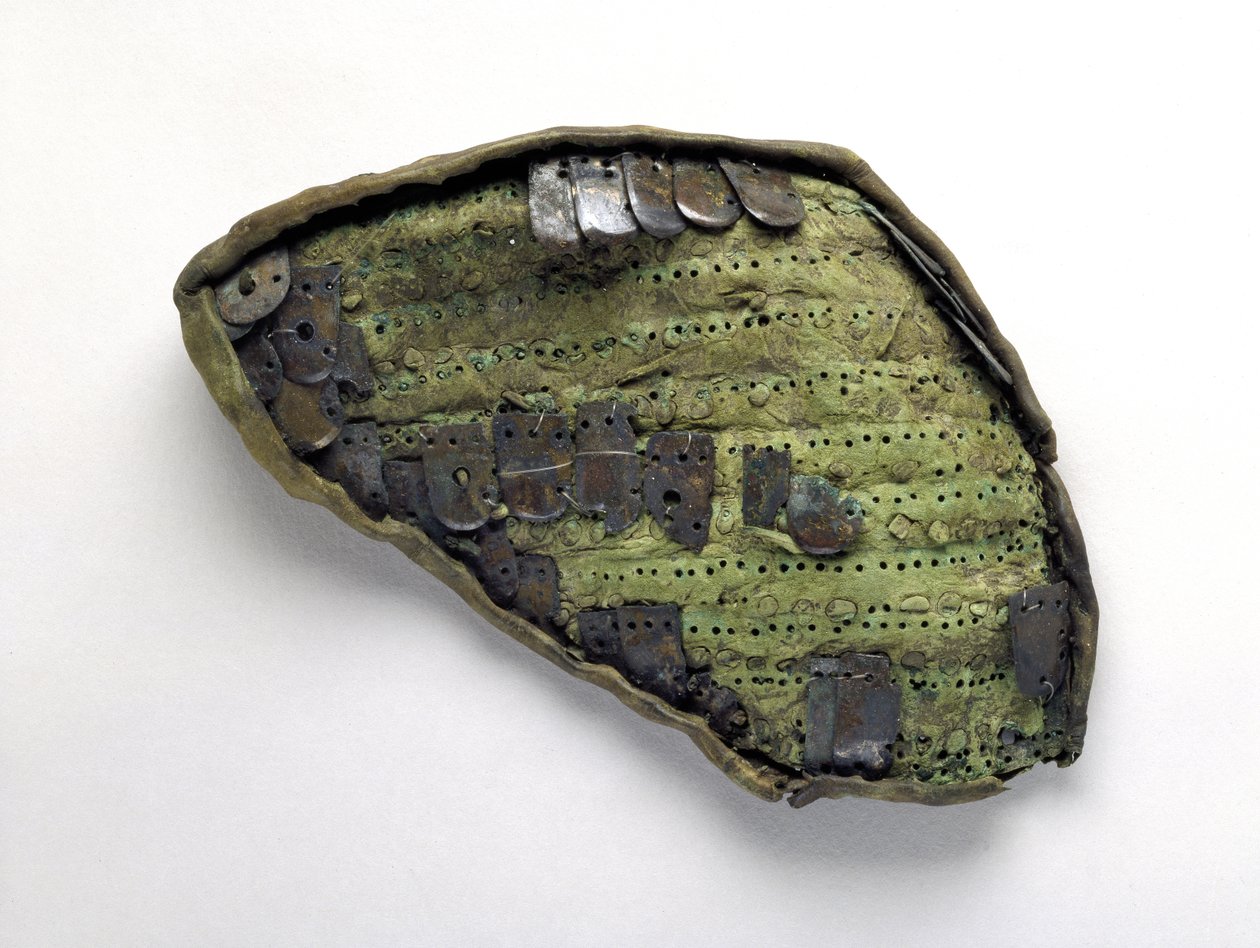 Fragmento de armadura de escala, de um túmulo de guerreiro no Nymphaeum (couro) de Greek