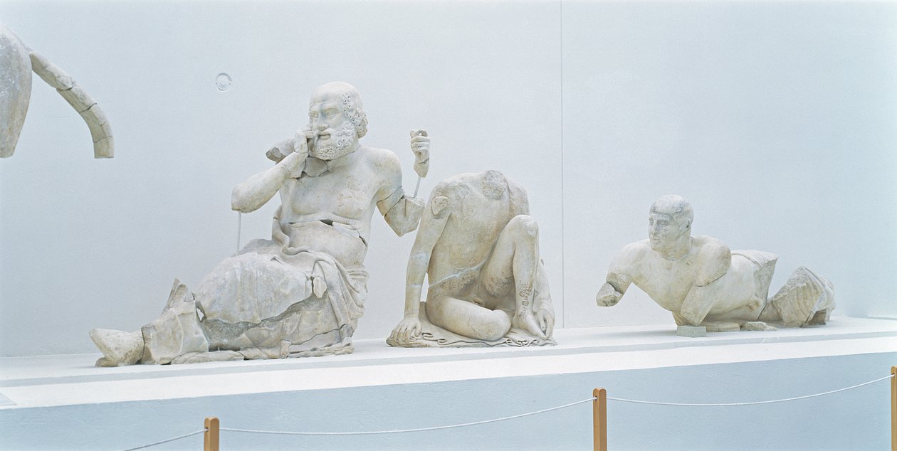Figuras autônomas do frontispício leste do Templo de Zeus (mármore) de Greek