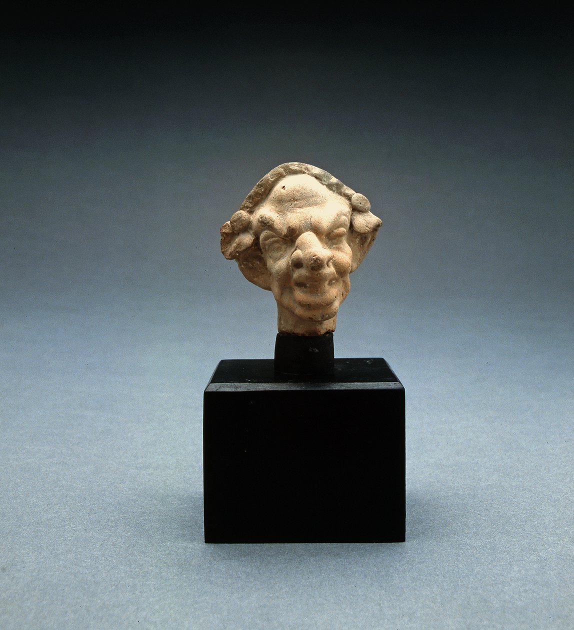 Cabeça grotesca de uma mulher, 100 aC-100 dC (terracota) (ver também 213319) de Greek