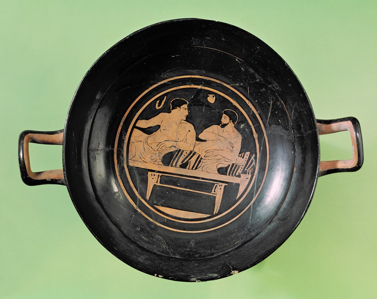 Vista interior, de, um, sótão, figura vermelha, copo, descrevendo, um, homem, e, um, ephebe, em, conversa, de, orvieto, c.420, bc, (ceramine) de Greek