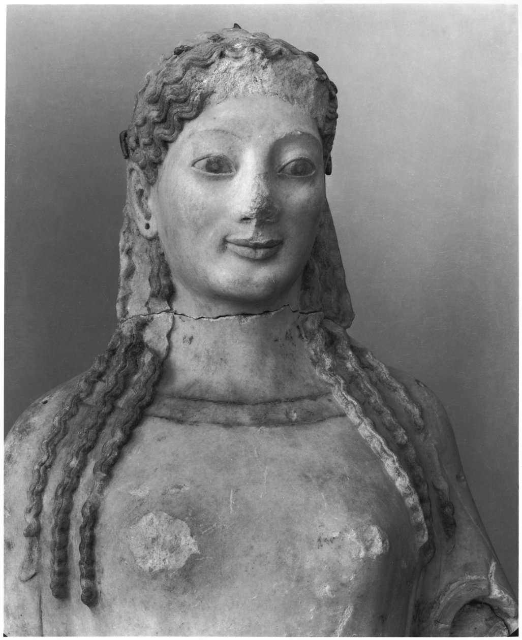Kore conhecido como Kore usando um peplos, busto (detalhe) c.540 aC (veja também 148401, 345950, 345951) (mármore) de Greek