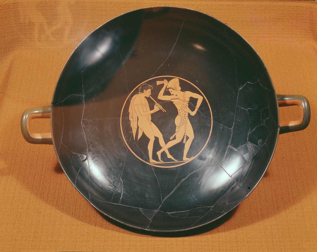 Kylix representando um flautista e um dançarino, c.520-10 (cerâmica) de Greek
