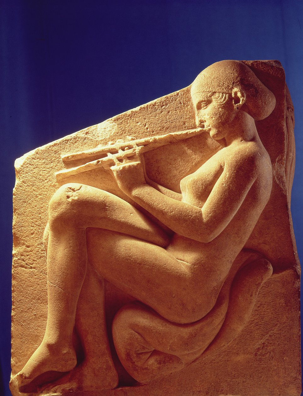 Ludovisi Throne, painel representando uma mulher tocando uma flauta, c.470-60 aC (mármore) de Greek