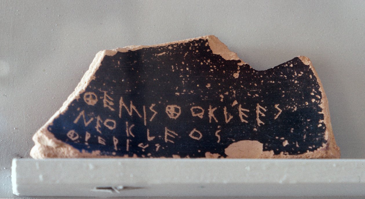 Ostrakon com o nome de Themistokles, c.472 aC (cerâmica) de Greek