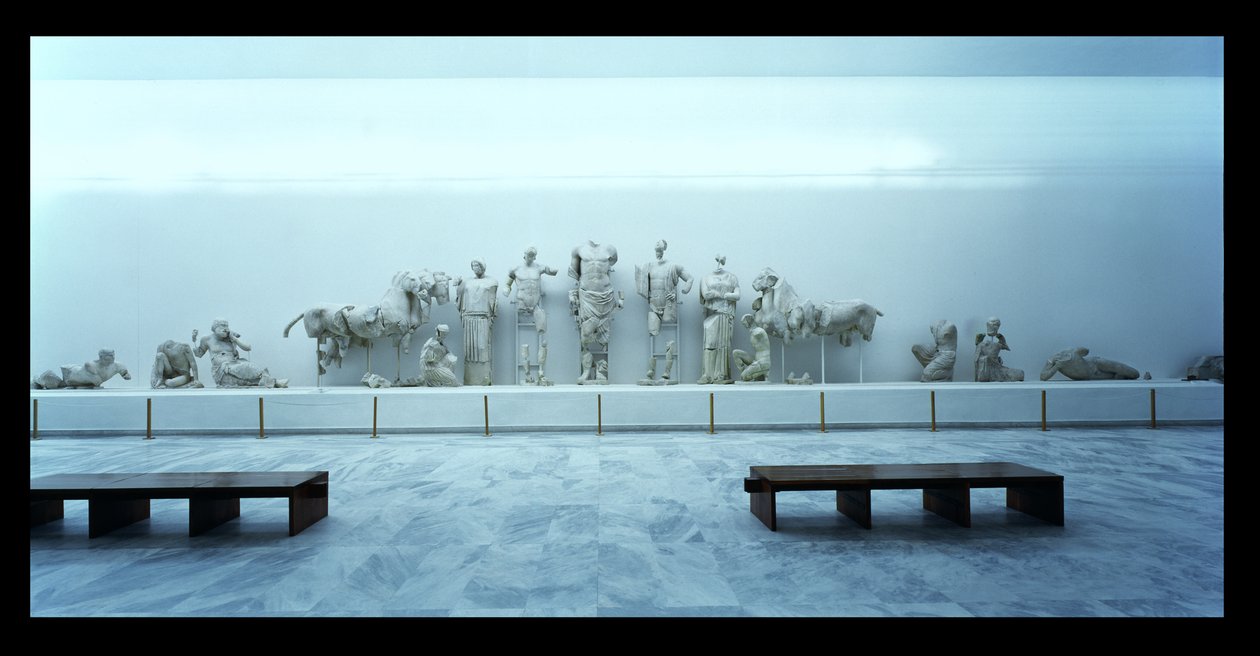 Recriação das figuras autônomas do frontão leste do Templo de Zeus (mármore) de Greek