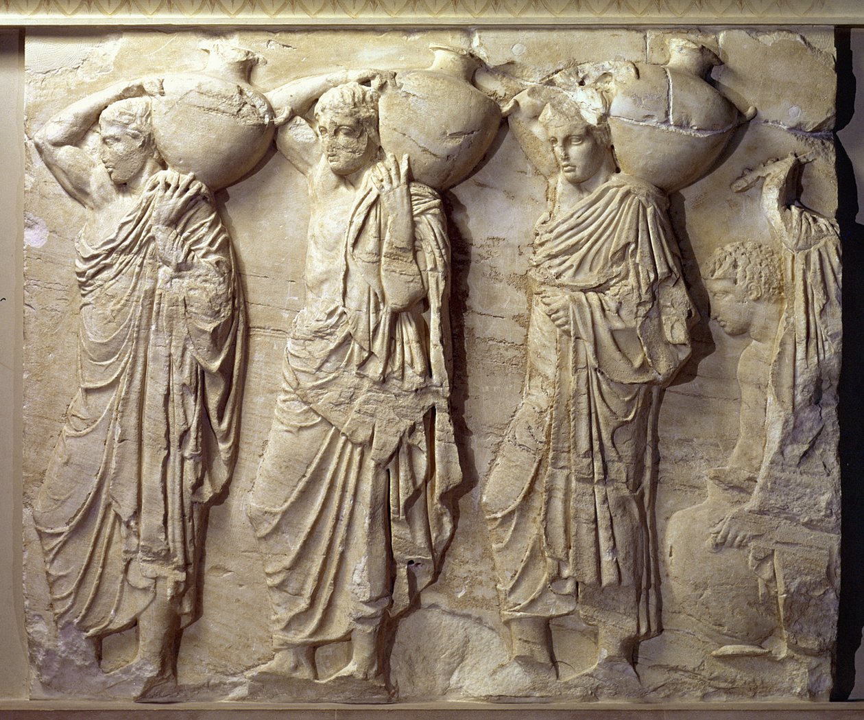 Relevo representando portadores de hydria do Friso Norte do Partenon, c.447-432 aC (mármore) de Greek