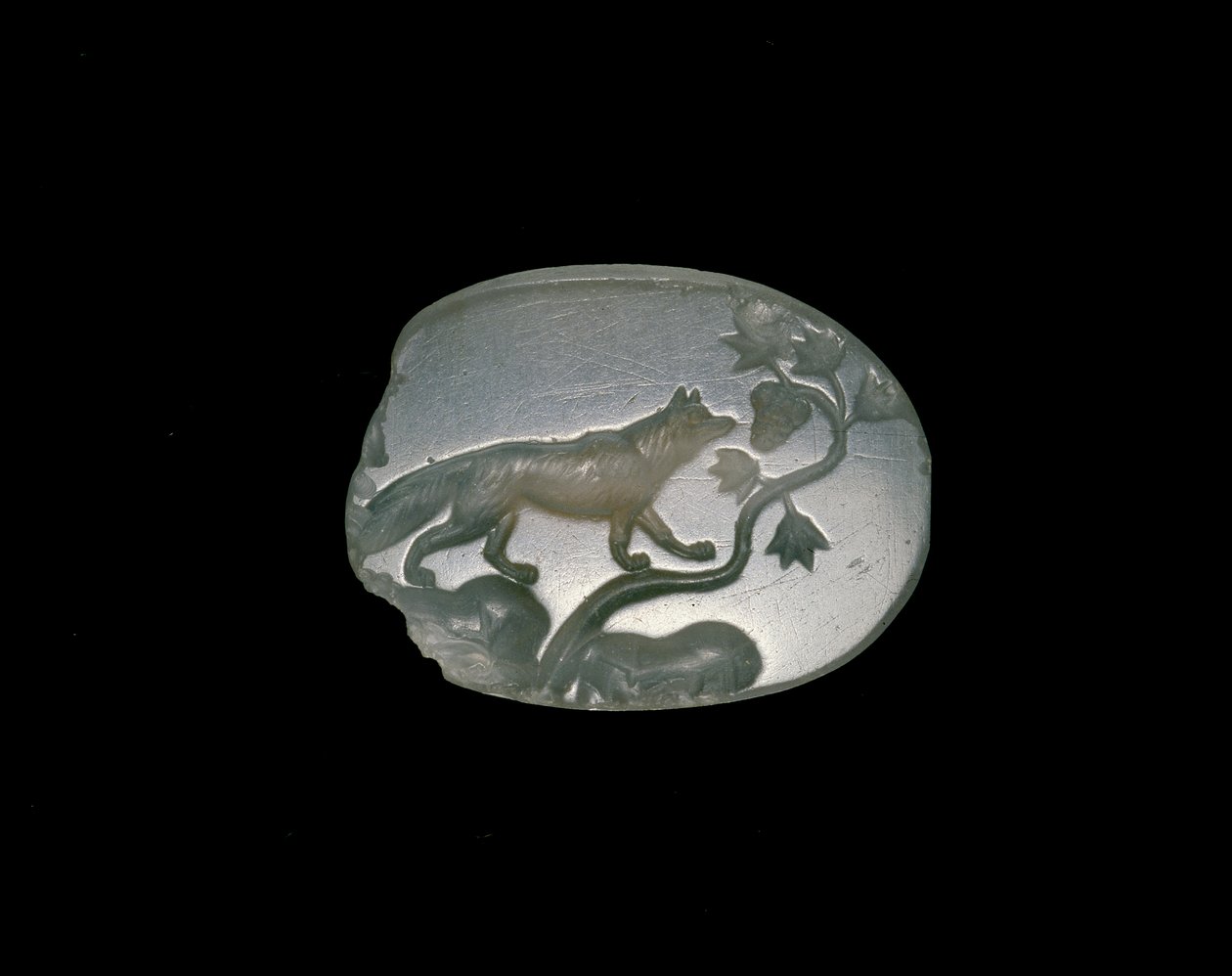 Sealstone representando uma raposa com pernas dianteiras em uma videira com uvas (pedra de calcedônia) de Greek