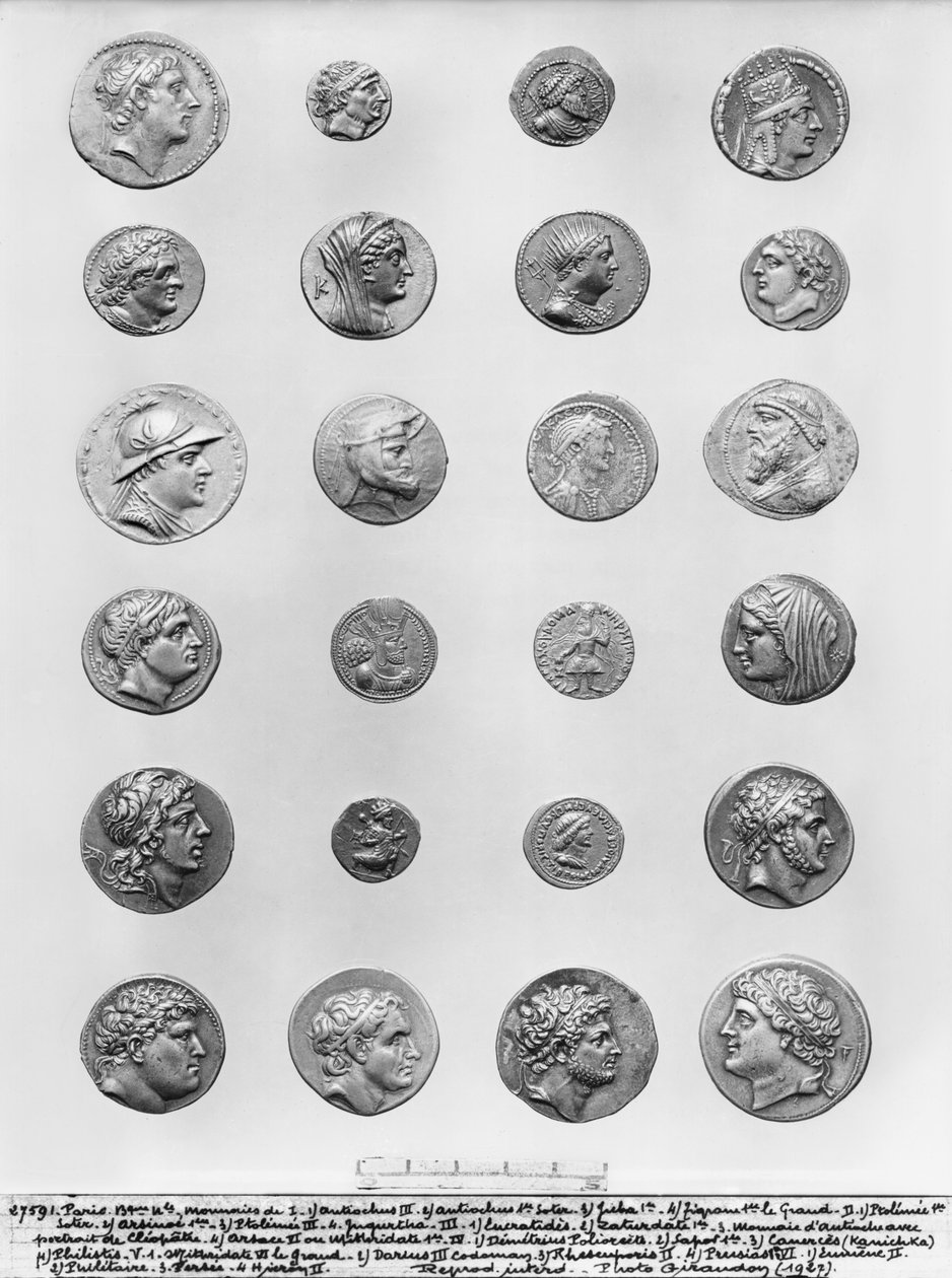 Vinte e quatro moedas (metal) de Greek