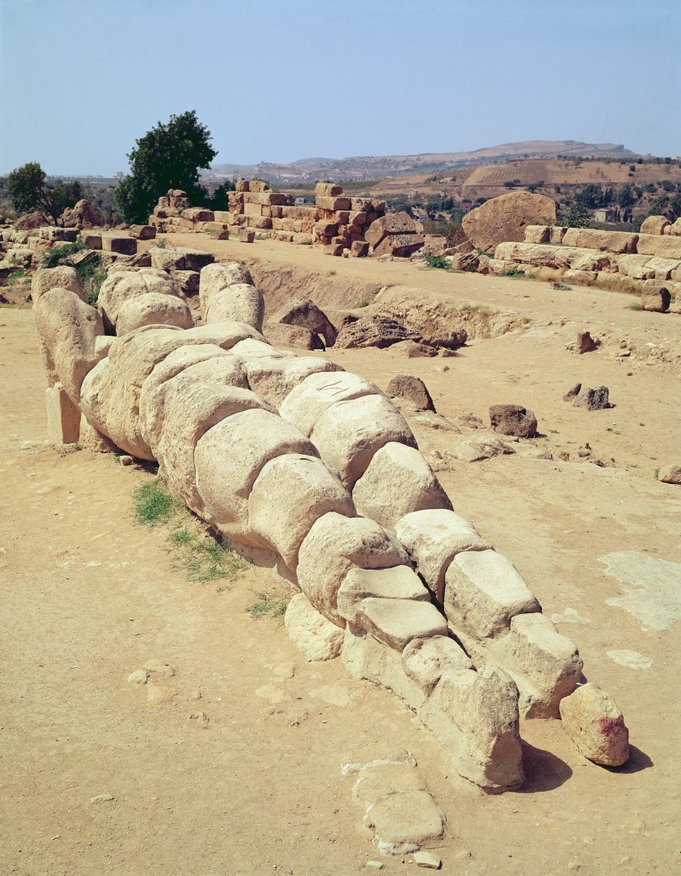 Vista de uma das estátuas Telemon gigantes, Templo de Zeus Olímpico, c.480 aC de Greek