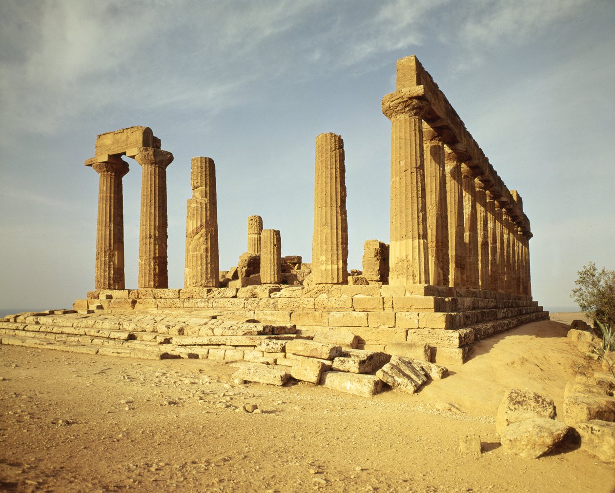 Vista do Templo de Hera Lacinia, c.492 aC de Greek