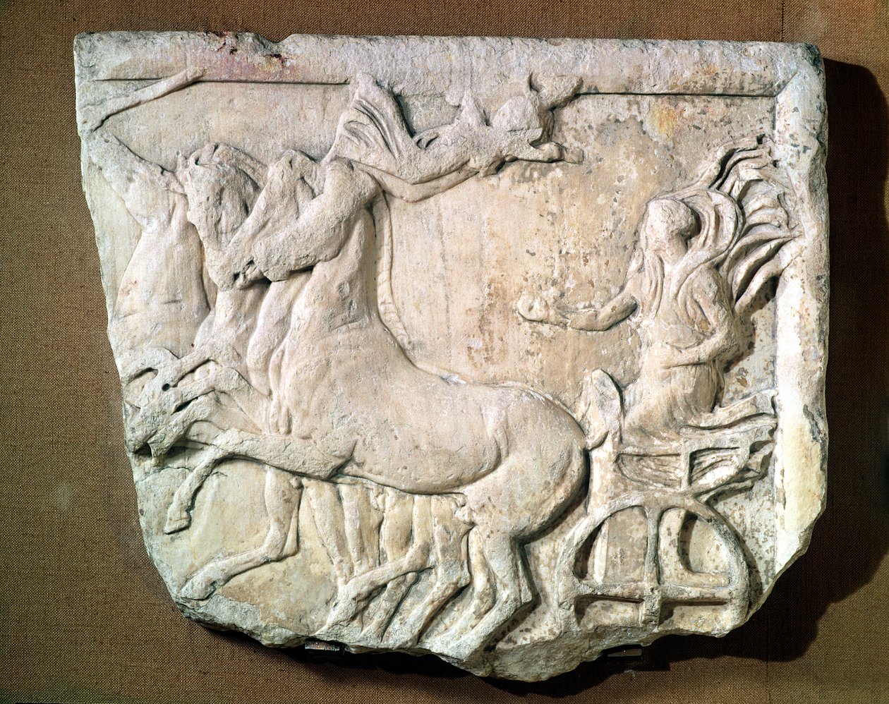 Relevo votivo comemorando a vitória na corrida de quatro cavalos no Panathenaic Games (mármore) de Greek