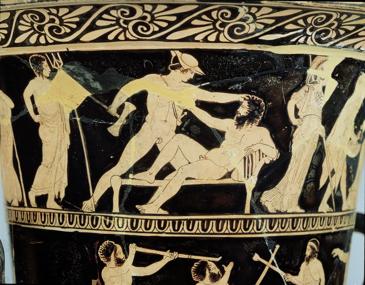 Cratera de cálice ático de figuras vermelhas decorada com cenas de aventuras de Theseuss, detalhe de Teseu e o gigante Procrustes, do pintor Dinos, c.425 BC cerâmica de Greek