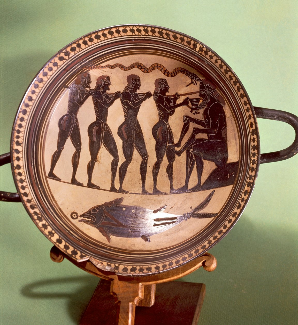 Taça mostrando Ulisses cegando Polifemo, cerâmica de figuras negras, Grécia, Civilização Grega, Século VI a.C. de Greek