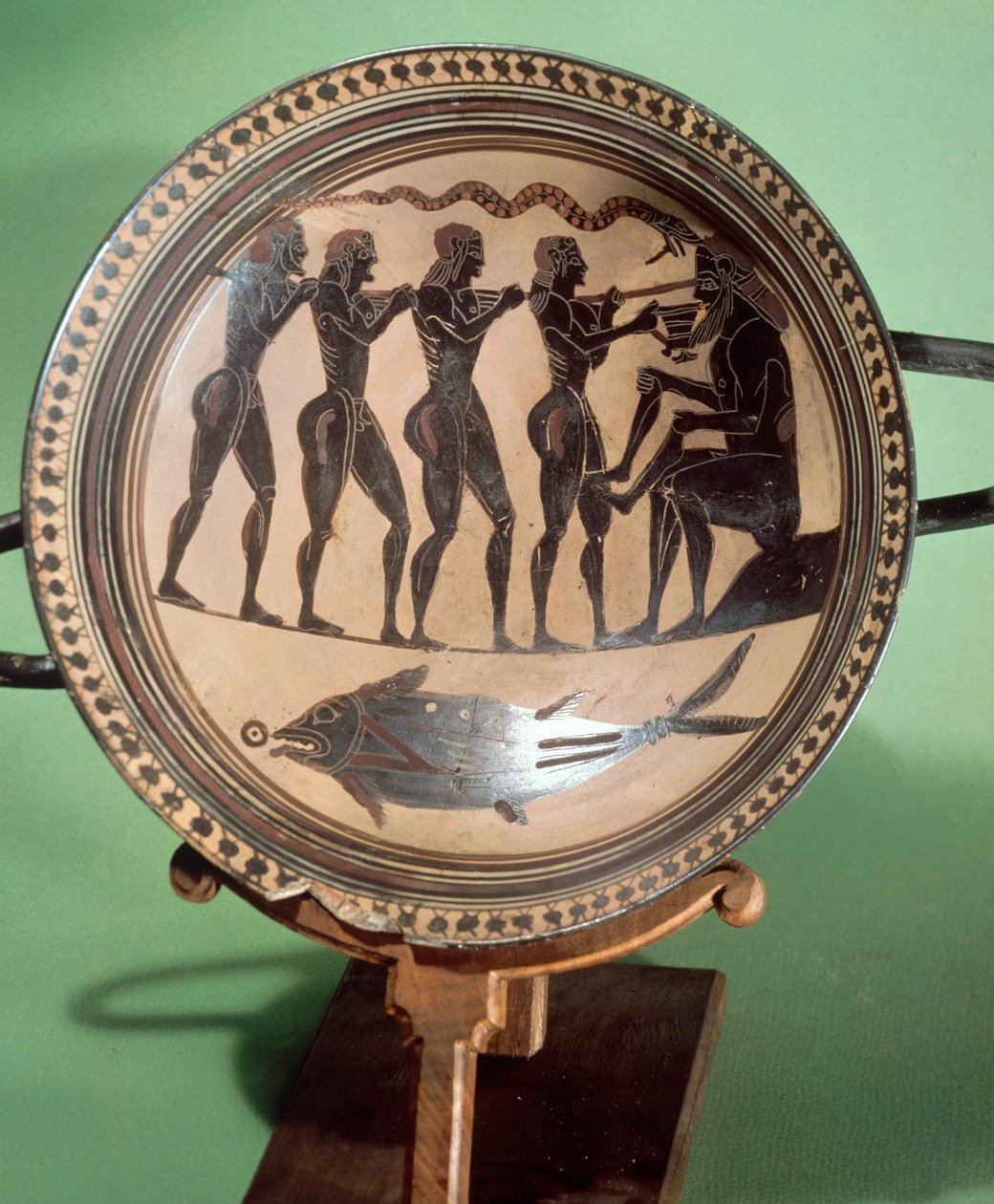 Taça mostrando Ulisses cegando Polifemo, cerâmica de figuras negras, Civilização Grega, Século VI a.C. de Greek